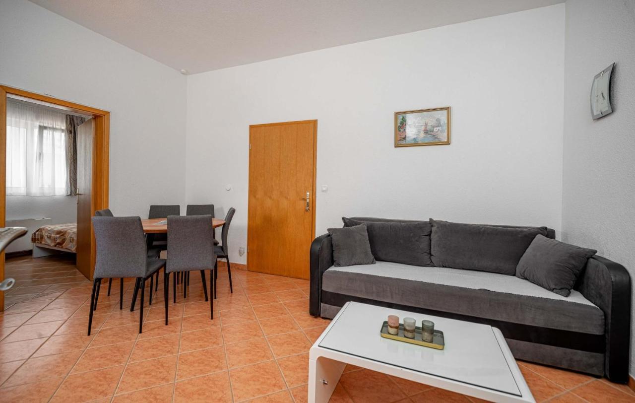 Apartments Miskovic Vodice Bagian luar foto